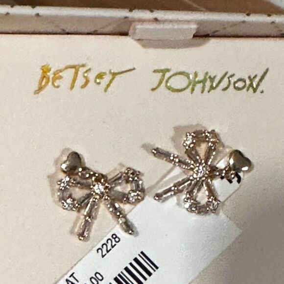 Betsey Johnson Gold Dainty Heart with Bow Drop Earrings NIB - Picture 2 of 5